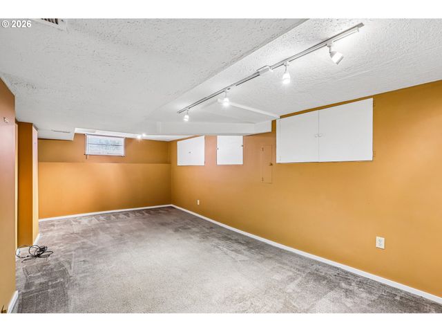 2340 Ne 60TH Ave, Portland, OR 97213