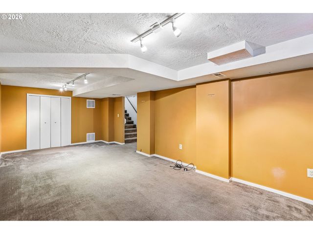 2340 Ne 60TH Ave, Portland, OR 97213