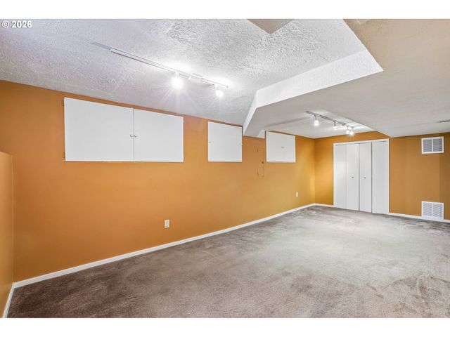 2340 Ne 60TH Ave, Portland, OR 97213