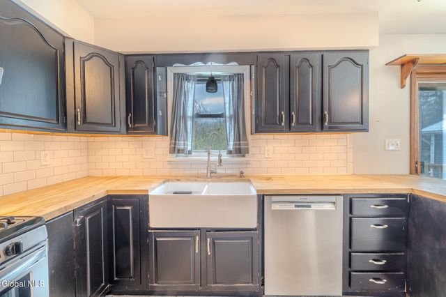 378 Burden Lake Road, Schodack, NY 12061