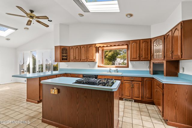 9 Abis Place, West Long Branch, NJ 07764