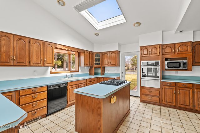 9 Abis Place, West Long Branch, NJ 07764