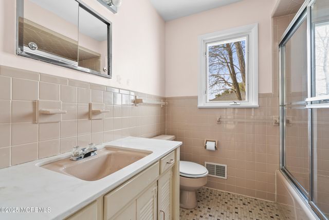 9 Abis Place, West Long Branch, NJ 07764