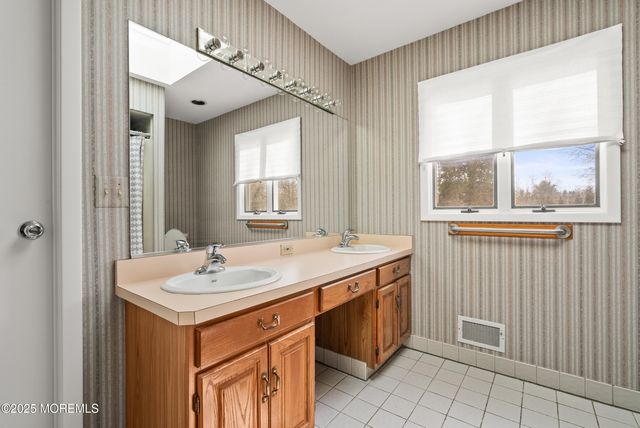 9 Abis Place, West Long Branch, NJ 07764