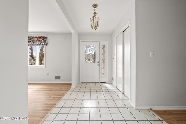 9 Abis Place, West Long Branch, NJ 07764