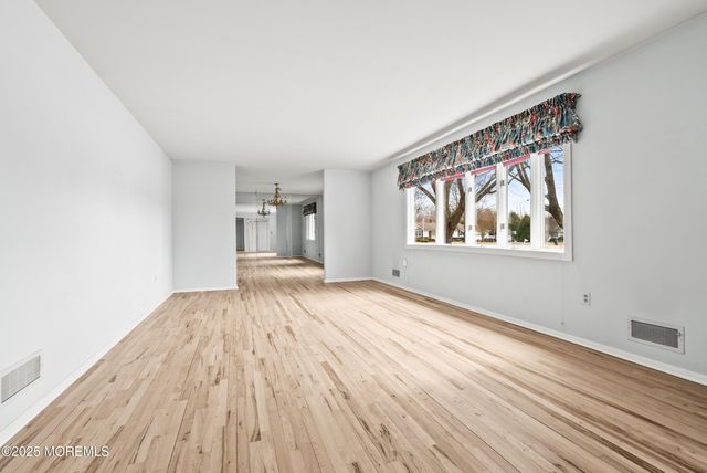 9 Abis Place, West Long Branch, NJ 07764
