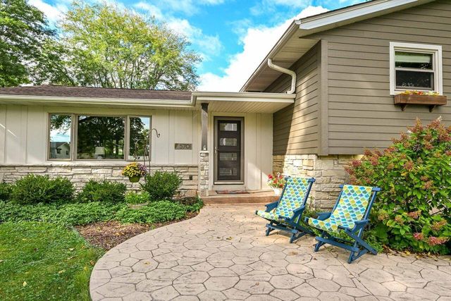5701 S 121st STREET, Hales Corners, WI 53130