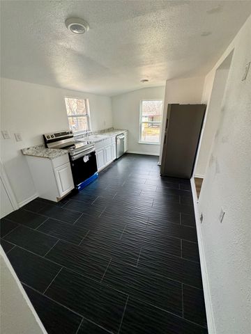 400 S 4th Street, Bonham, TX 75418