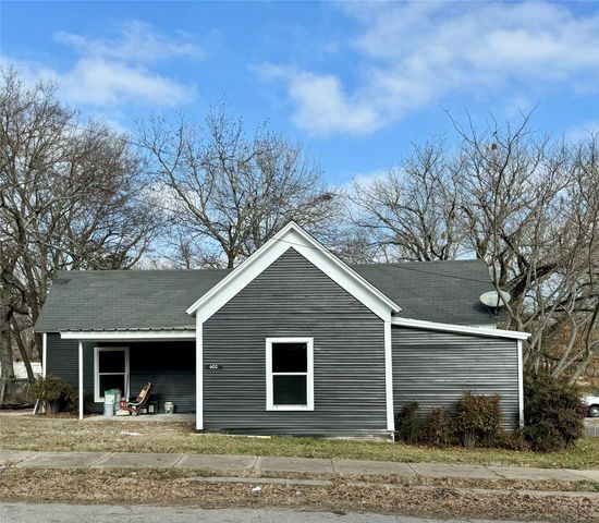 400 S 4th Street, Bonham, TX 75418