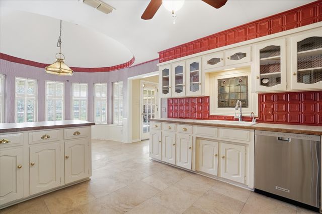 4201 Winding Way, Benbrook, TX 76126