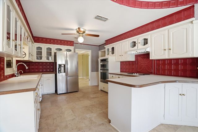 4201 Winding Way, Benbrook, TX 76126