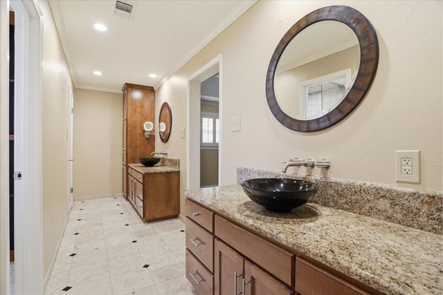 4201 Winding Way, Benbrook, TX 76126