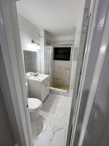 340 W Blue Heron Boulevard A, Riviera Beach, FL 33404