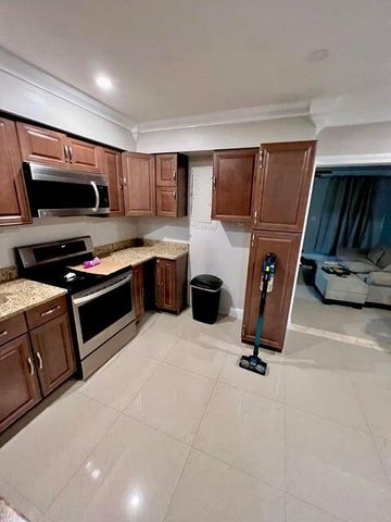 340 W Blue Heron Boulevard A, Riviera Beach, FL 33404