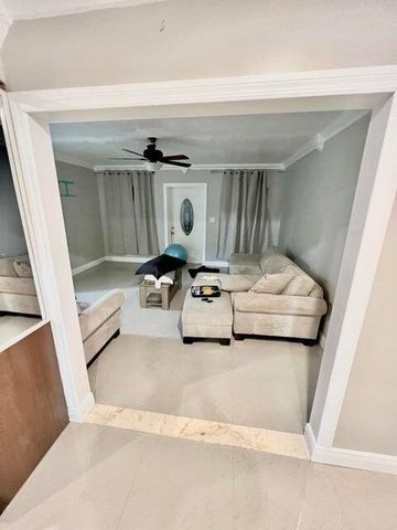 340 W Blue Heron Boulevard A, Riviera Beach, FL 33404