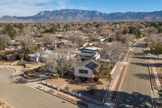 3400 Dellwood Court NE, Albuquerque, NM 87110
