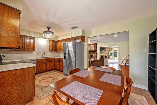 3407 Dovecreek Drive, Arlington, TX 76016