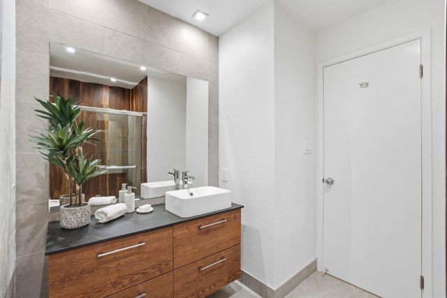 58 E Poplar Avenue 3, San Mateo, CA 94401