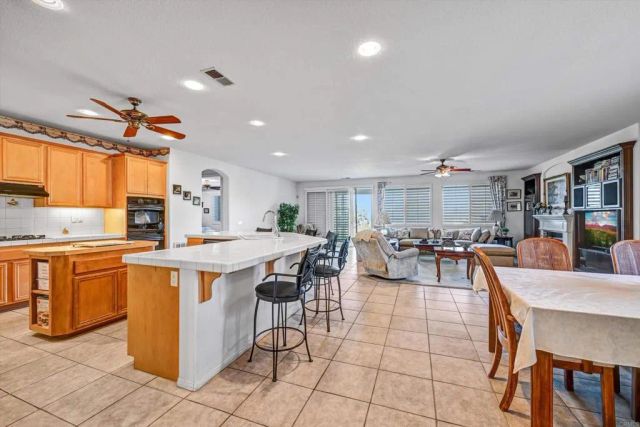 1898 Almagro Lane, Escondido, CA 92026
