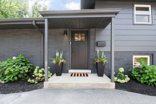 20 N Edgewood Avenue, La Grange, IL 60525