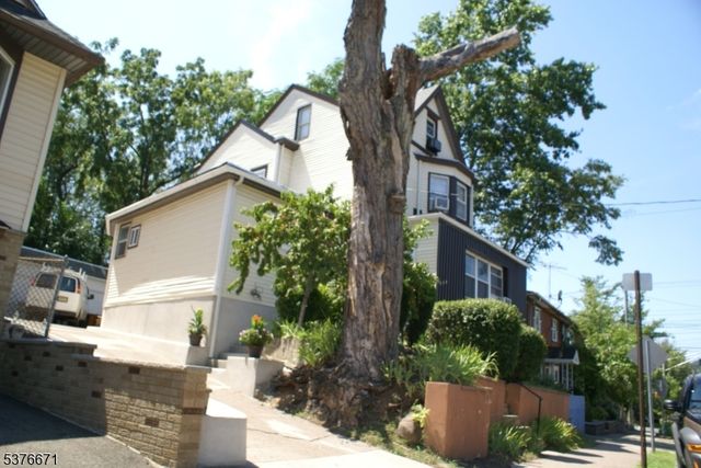 325 W Broadway, Paterson City, NJ 07522