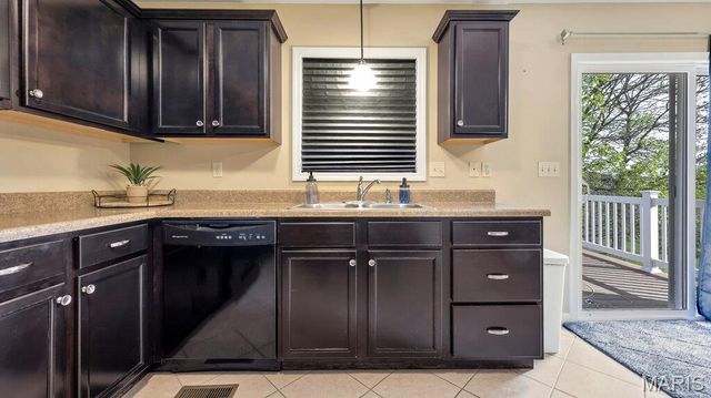 711 Sawyer Ter, New Haven, MO 63068