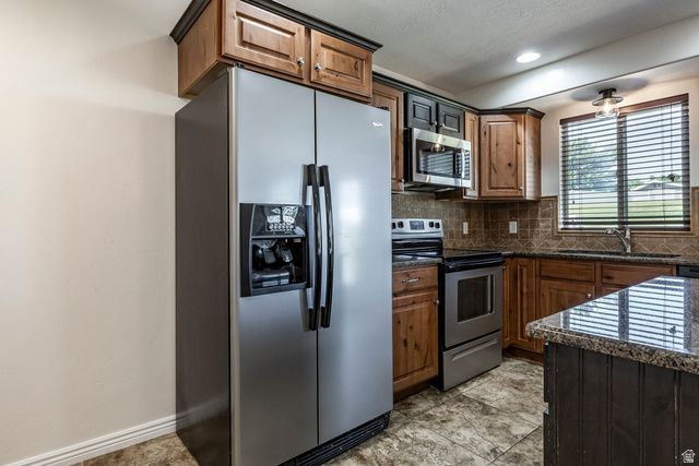 1865 W 5050 S, Roy, UT 84067