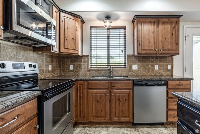 1865 W 5050 S, Roy, UT 84067
