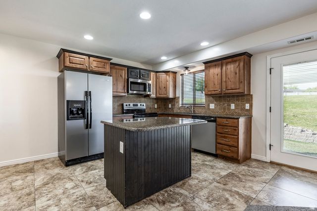 1865 W 5050 S, Roy, UT 84067