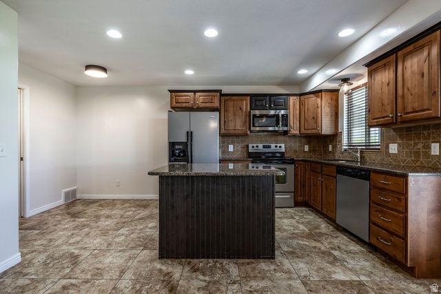 1865 W 5050 S, Roy, UT 84067