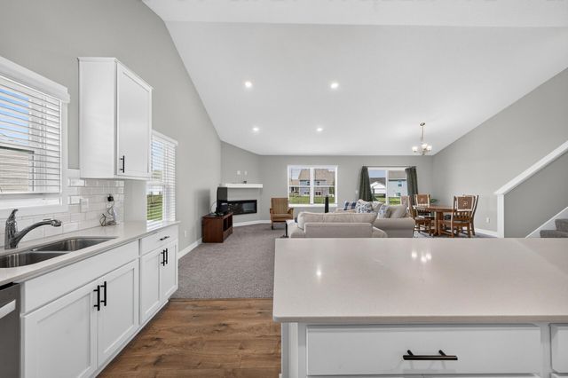 17528 Dunkirk Way, Lakeville, MN 55044