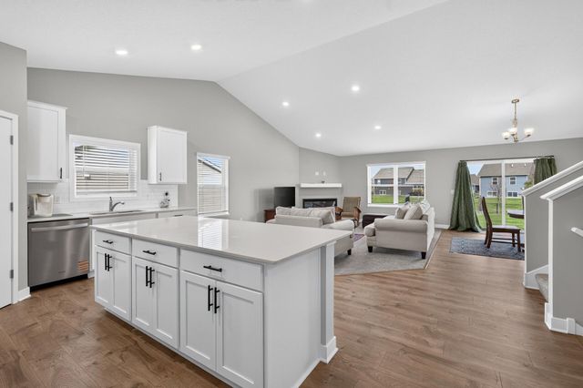 17528 Dunkirk Way, Lakeville, MN 55044