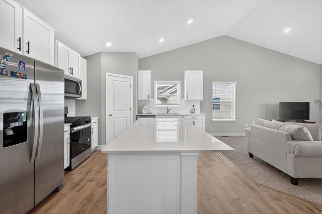 17528 Dunkirk Way, Lakeville, MN 55044