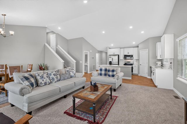 17528 Dunkirk Way, Lakeville, MN 55044