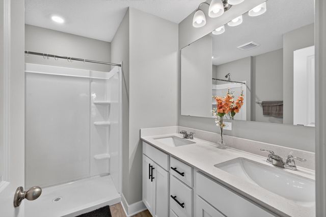 17528 Dunkirk Way, Lakeville, MN 55044