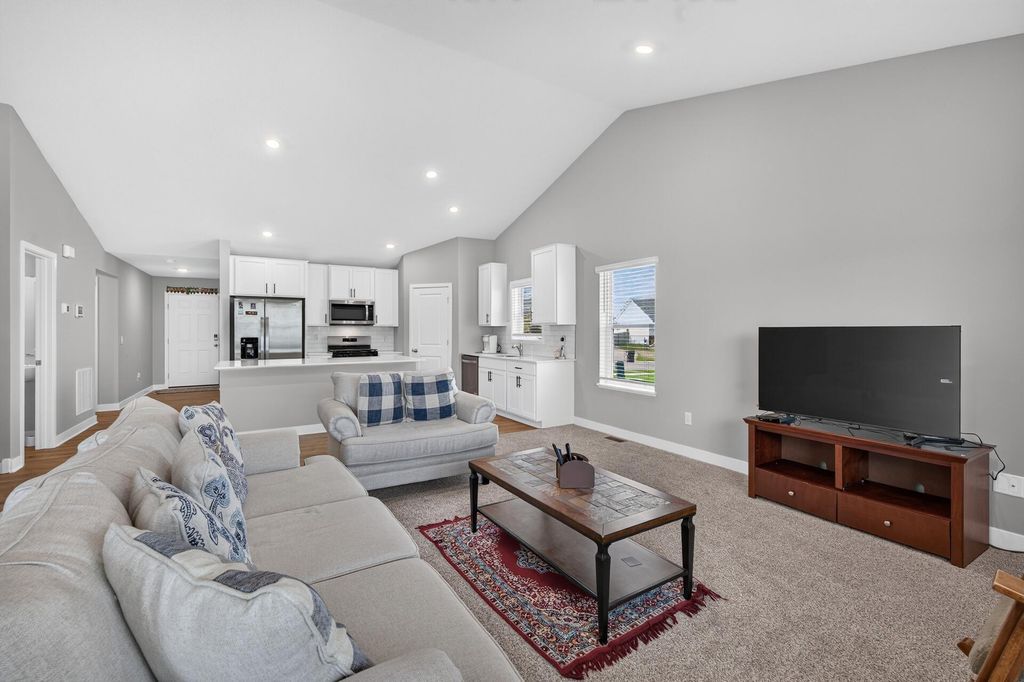 17528 Dunkirk Way, Lakeville, MN 55044 — photo 2