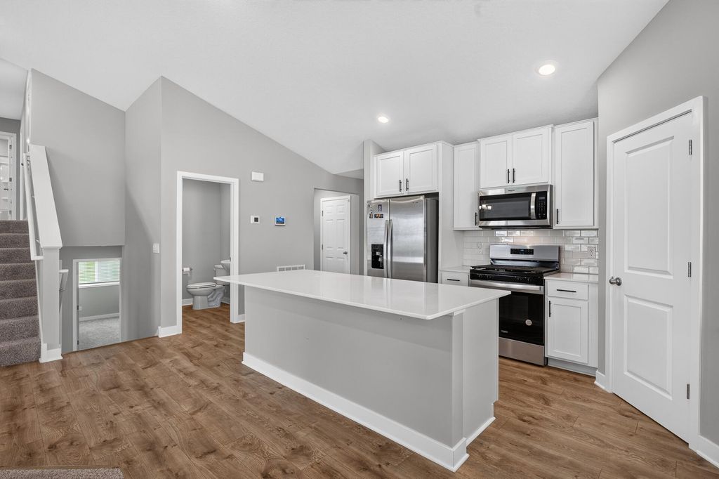 17528 Dunkirk Way, Lakeville, MN 55044 — photo 5