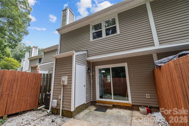 8407 Rust Wood Place, Charlotte, NC 28227