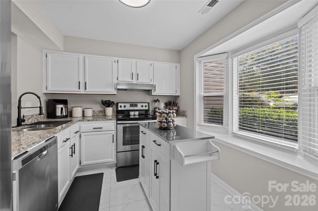 8407 Rust Wood Place, Charlotte, NC 28227