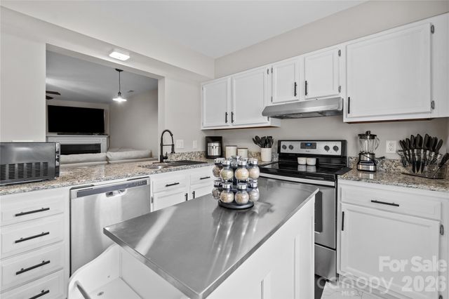 8407 Rust Wood Place, Charlotte, NC 28227