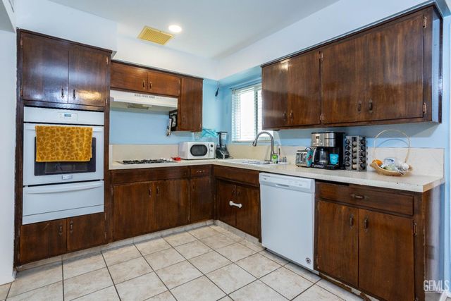 2604 Connie Avenue, Bakersfield, CA 93304