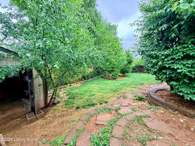 104 Adams Ct, Bardstown, KY 40004