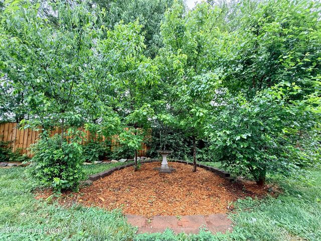 104 Adams Ct, Bardstown, KY 40004