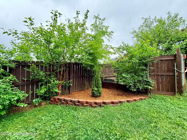 104 Adams Ct, Bardstown, KY 40004