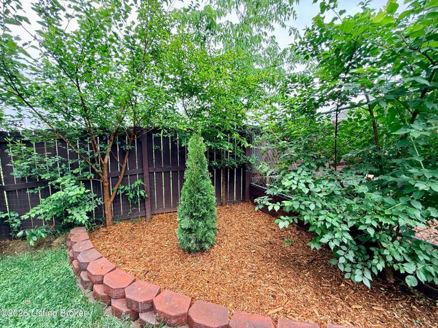 104 Adams Ct, Bardstown, KY 40004