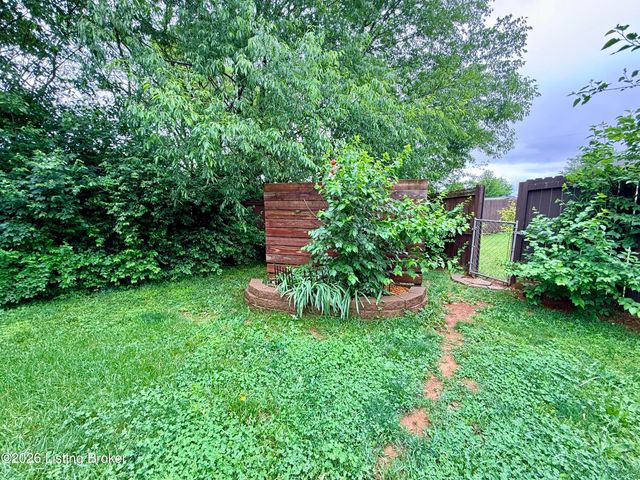 104 Adams Ct, Bardstown, KY 40004