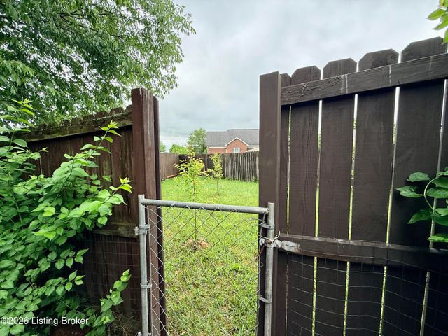 104 Adams Ct, Bardstown, KY 40004