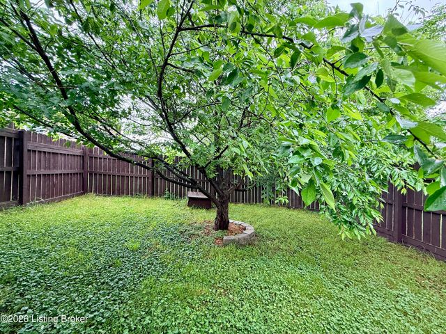 104 Adams Ct, Bardstown, KY 40004