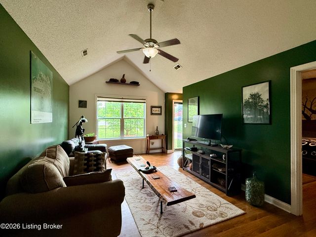 104 Adams Ct, Bardstown, KY 40004