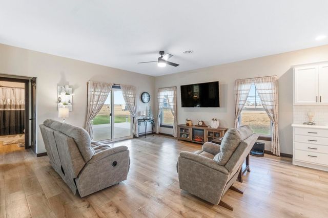 711 W 6th Street, Janesville, IA 50647